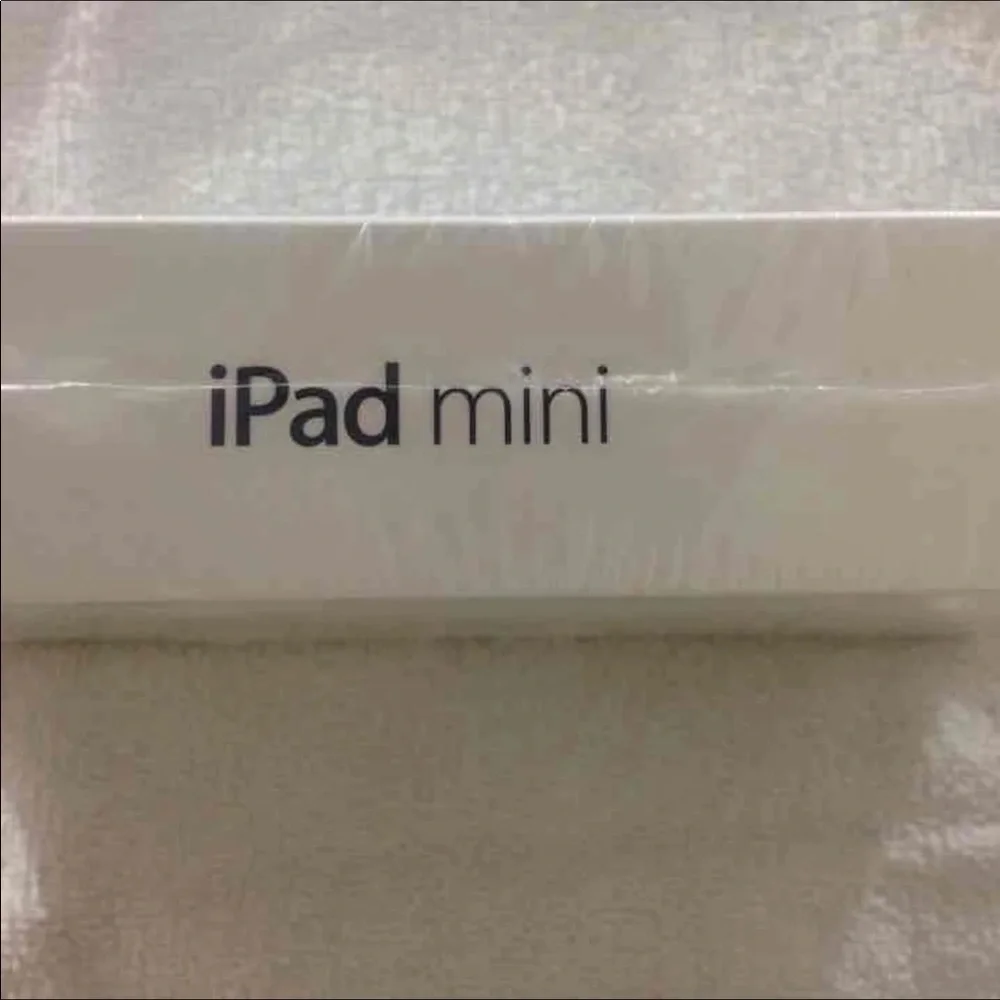 Apple 1st Gen iPad Mini 16GB Wi-Fi White & Silver